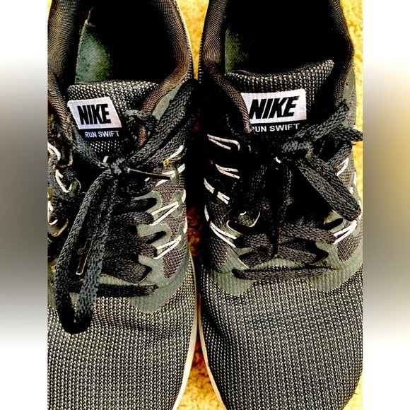Nike Run Swift Men’s Size 10.5 Black White Running Shoes 908989-001